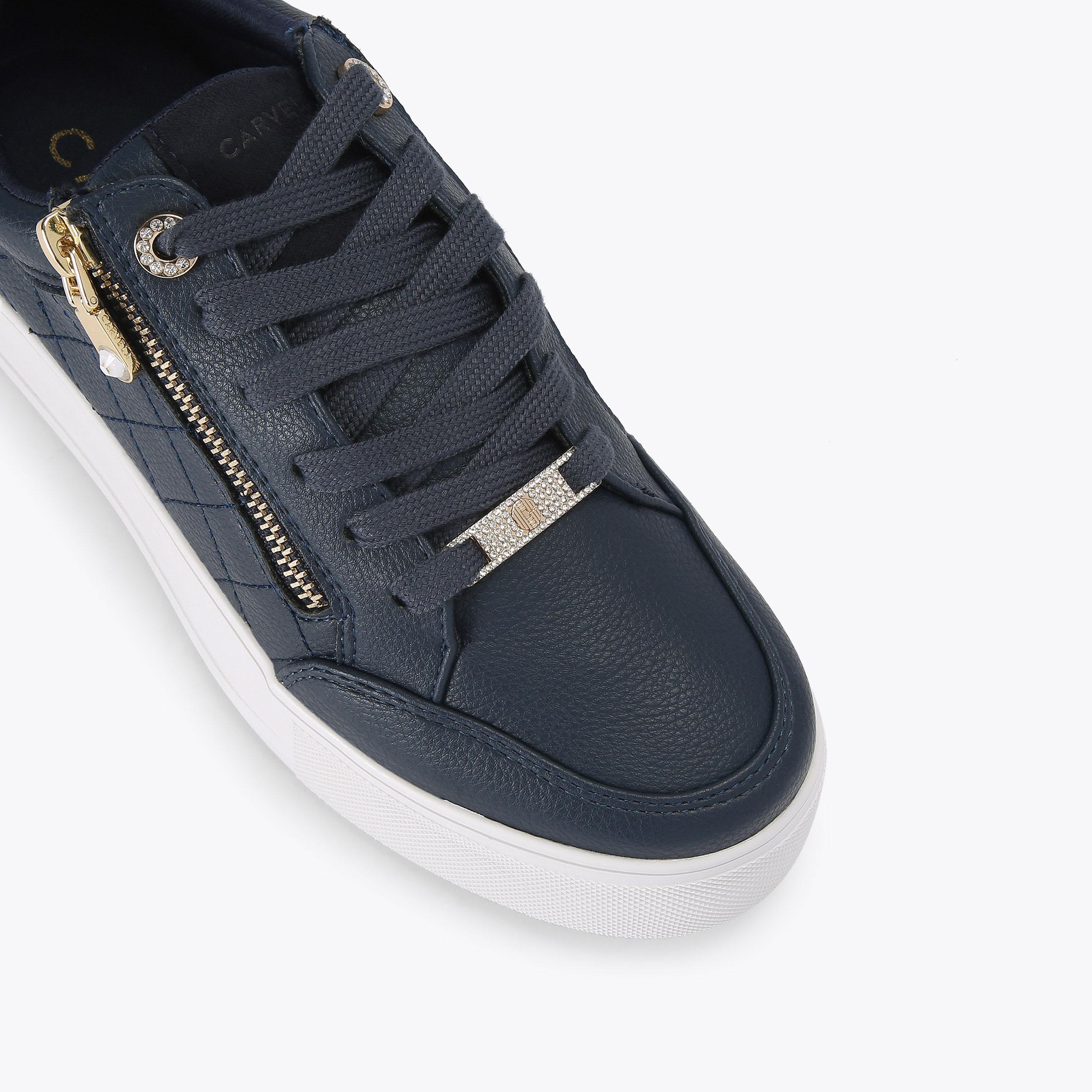 イギリス CARVELA スニーカーJANEIRO 2 TRAINER ネイビー - メルカリ