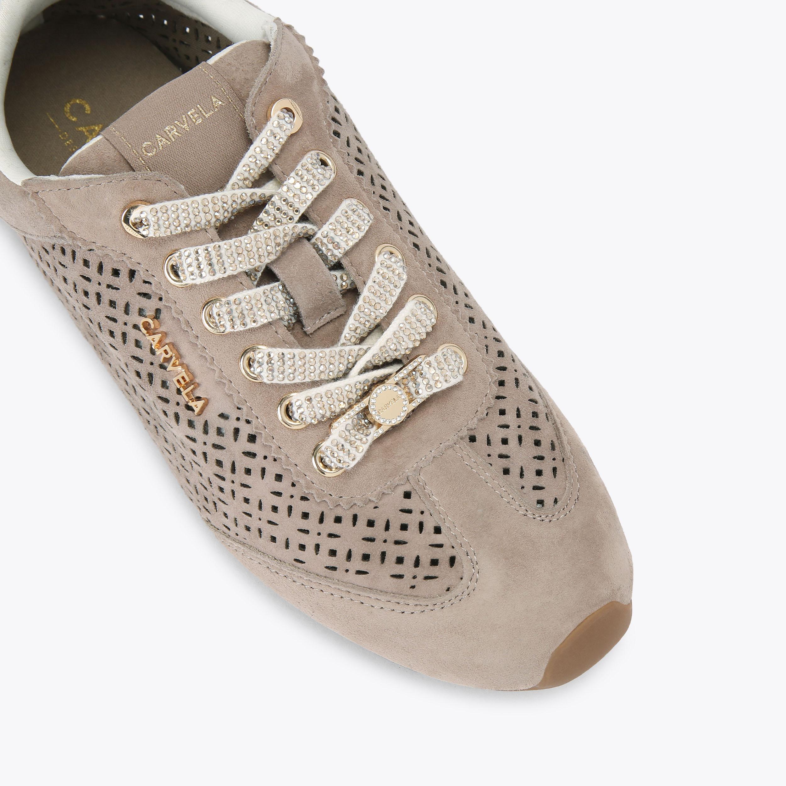 Carnet de Voyage　カルネ・ドゥ・ヴォワヤージュ　ニューヨーク編 TIVOLI LASER SNEAKER Taupe Lace Up Crystal Sneaker by Carvela