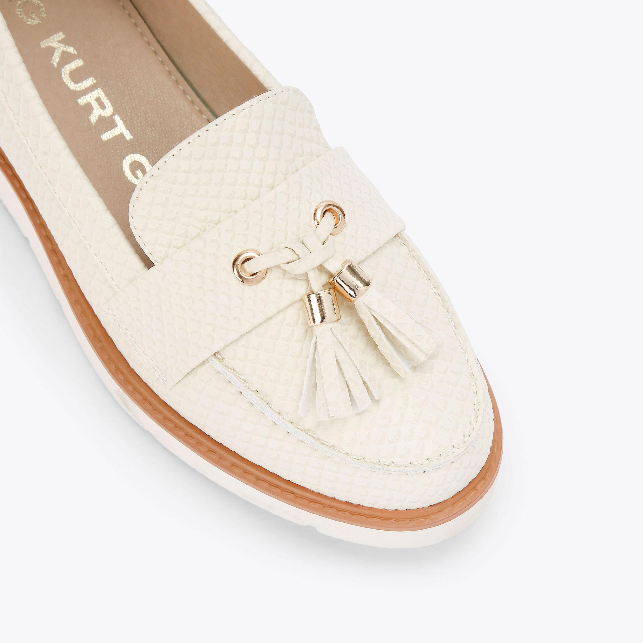 MORLY2 Bone Tassel Flat by KG KURT GEIGER